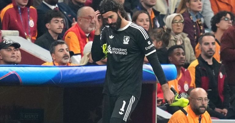 Alisson fica fora até o fim da temporada por lesão e coloca copa em dúvida