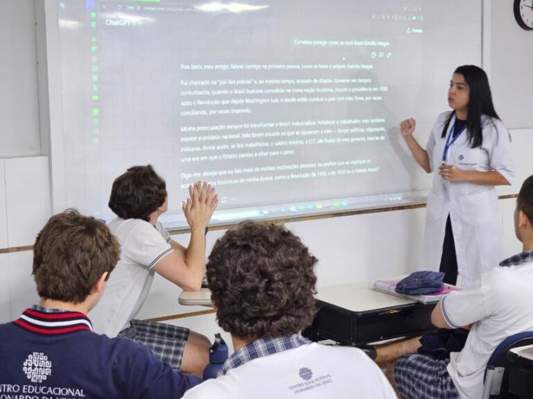 Inteligência artificial transforma sala de aula ao permitir diálogos com figuras históricas
