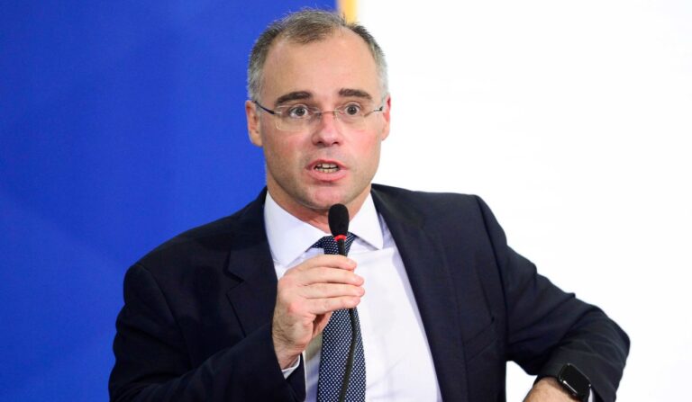 André Mendonça intensifica apurações no Caso Master com delegados da Polícia Federal