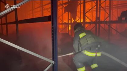 Ataque russo provoca incêndio em armazéns próximos a Kiev