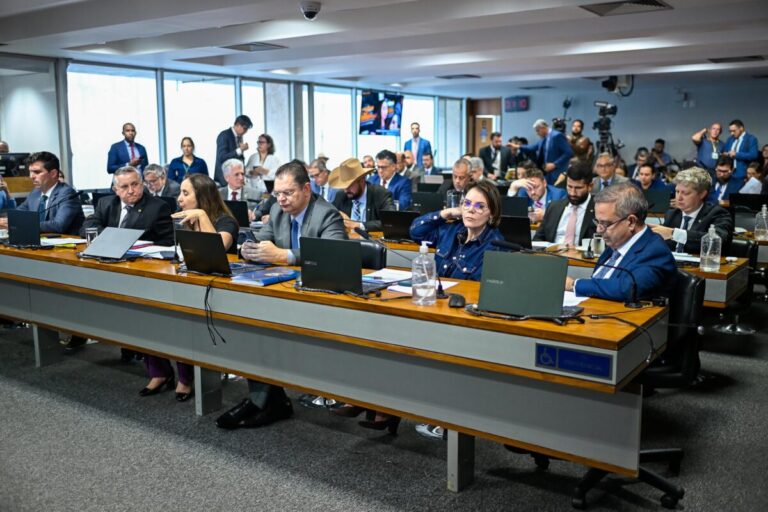 CPMI do INSS ouve investigados em esquema de descontos irregulares