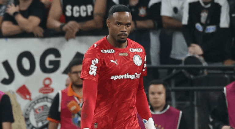 Carlos Miguel sofre injúria racial em clássico entre Palmeiras e Corinthians