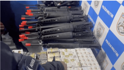 Polícia apreende réplicas de fuzil e canetas emagrecedoras falsas no Rio