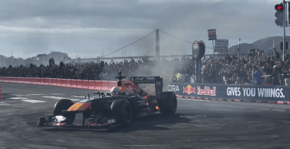 Carro de Yuki Tsunoda pega fogo em exibição da Red Bull nos Estados Unidos