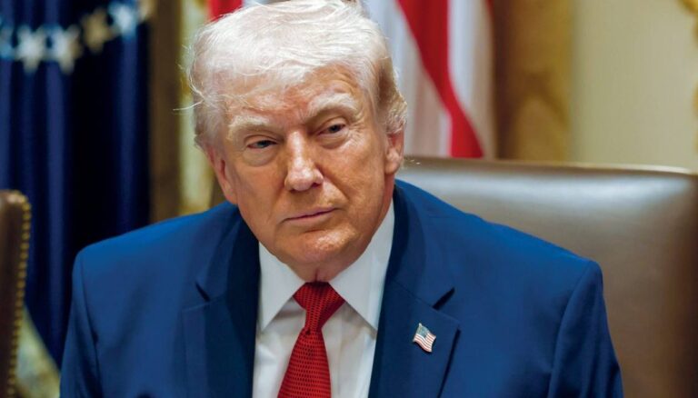 Trump mantém bloqueio naval ao Irã apesar da reabertura de Ormuz