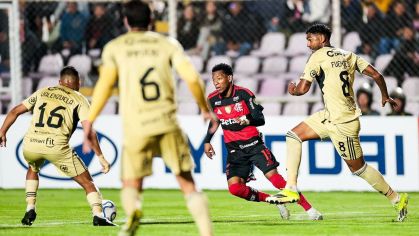 escandalo do var marca arbitragem em flamengo x cusco pela libertadores