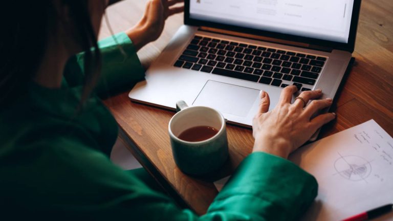 erros comuns em e-mails que afetam sua carreira profissional