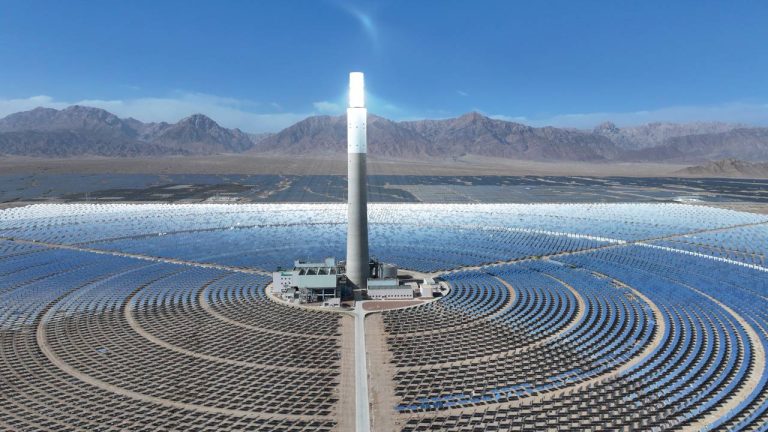 Energia renovável supera carvão e reduz uso global de fósseis em 2025