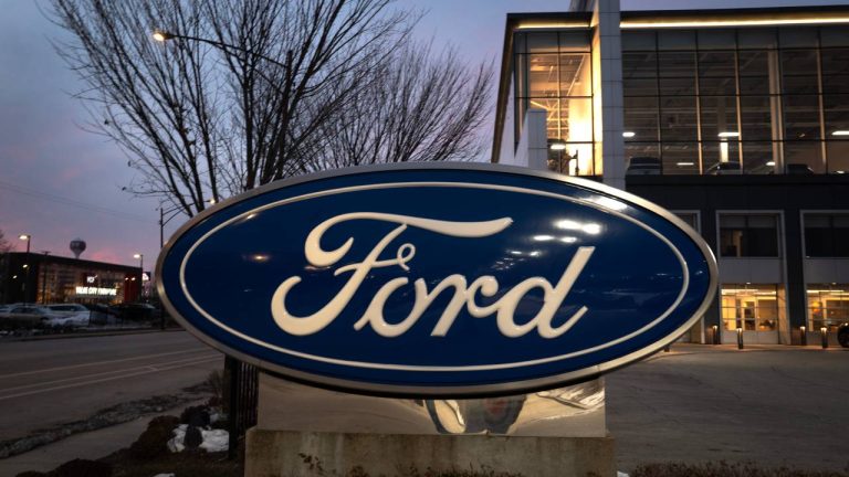 Ford pressiona governo Donald Trump por alívio tarifário diante de prejuízo bilionário