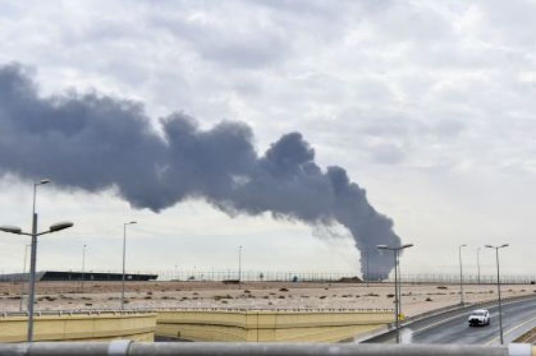 Ataques do Irã continuam afetando Kuwait e Emirados Árabes mesmo após cessar-fogo