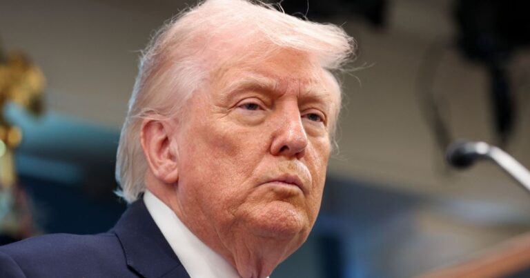 Trump celebra pouso da Artemis II e aponta Marte como próximo destino