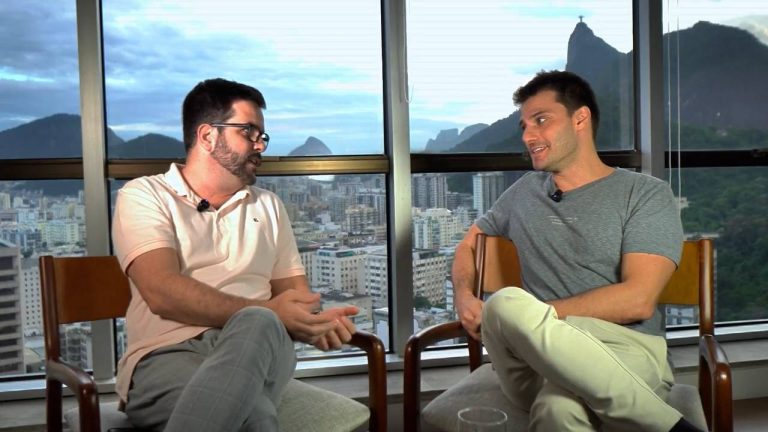Hugo Bonemer fala sobre sociopatia e carreira artística