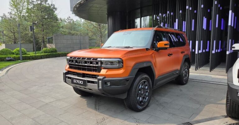 Jetour G700 chega ao Brasil com motor híbrido de 900 cv e foco off-road