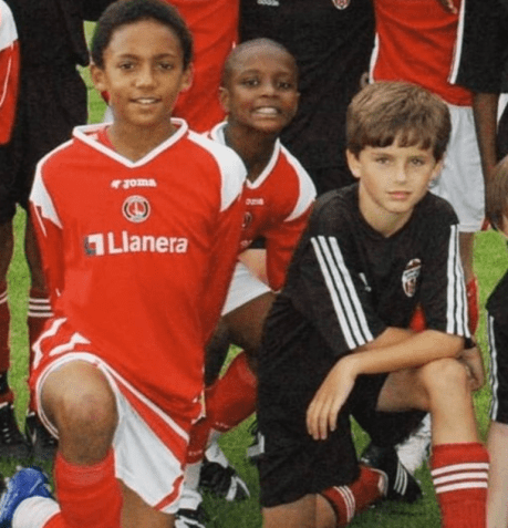 Timothée Chalamet recebe camisa do Saint-Étienne em surpresa ao vivo