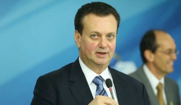 Lula e Aécio Neves podem compartilhar palanque em Minas Gerais nas eleições de 2026