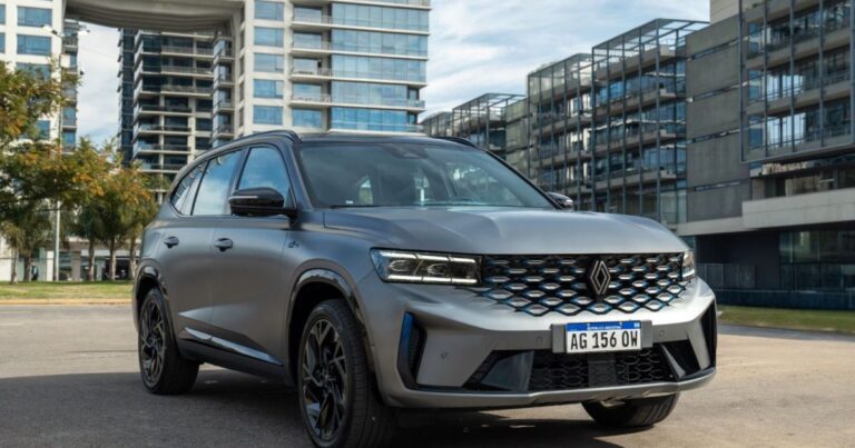 Renault lança pré-venda do novo Koleos híbrido com foco em desempenho e economia