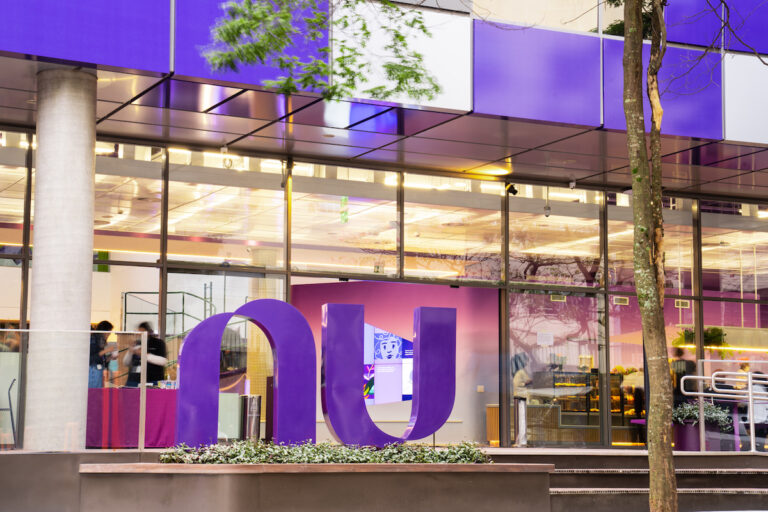 Nubank esclarece envio de alerta falso sobre liquidação e gera incerteza entre clientes