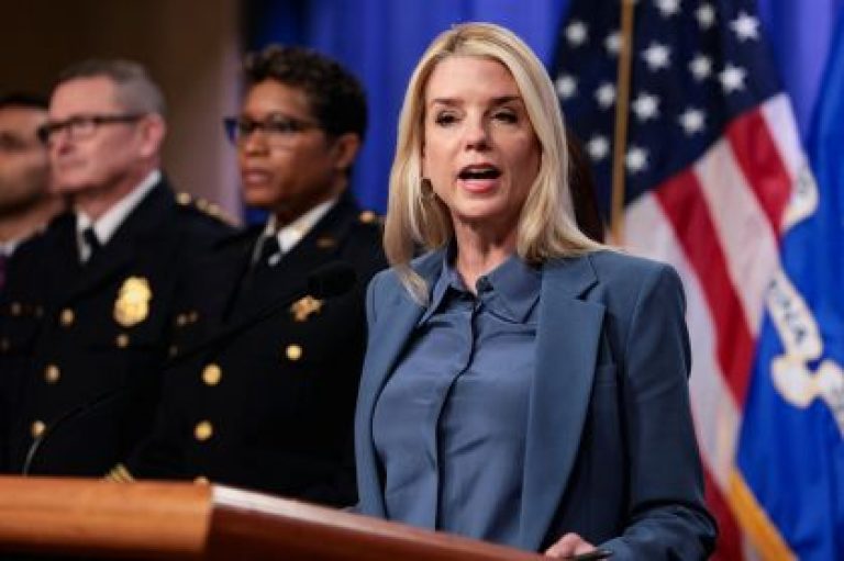 Saída de Bondi e Noem intensifica clima de incerteza no governo Trump