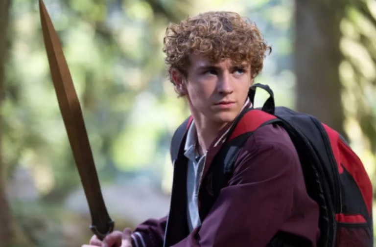 Ator de Percy Jackson denuncia ameaças de morte contra colegas de escola