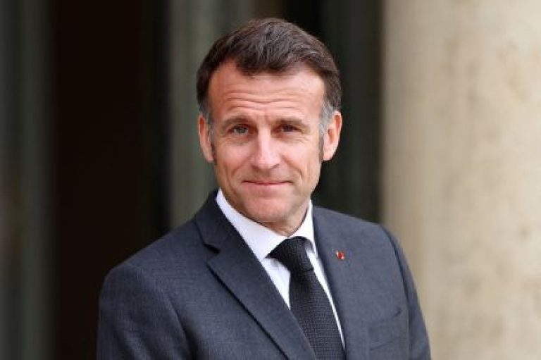 Macron alerta para inviabilidade de abrir Estreito de Ormuz à força