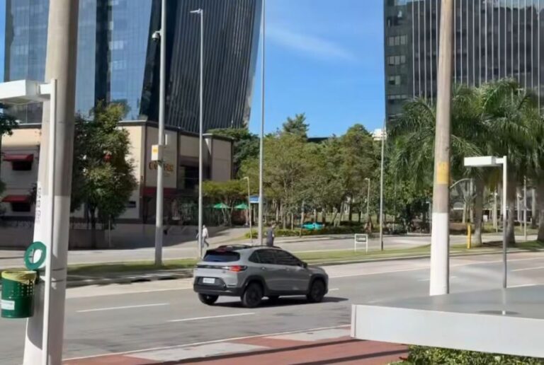 Chevrolet Sonic 2027 é revelado sem camuflagem em São Paulo