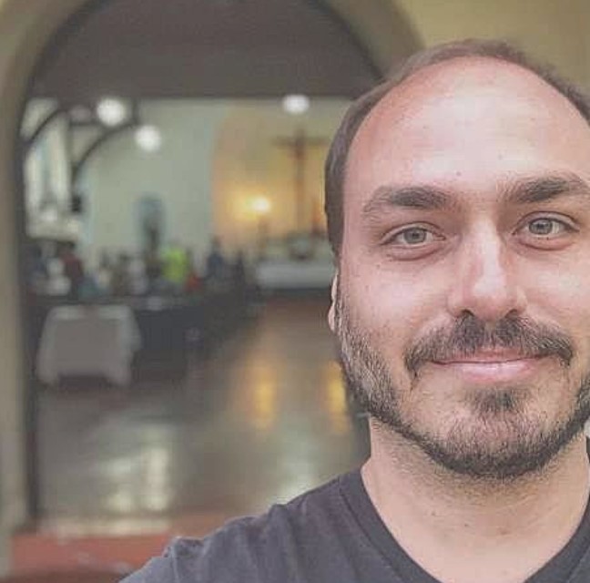 Carlos Bolsonaro destaca conquista inédita de Lucas Pinheiro nas Olimpíadas de Inverno