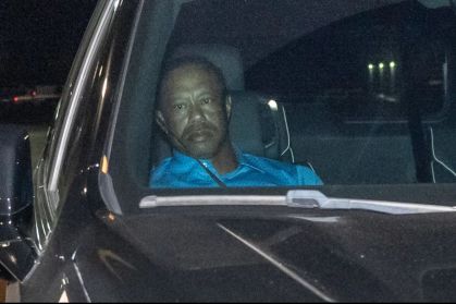 Tiger Woods é preso após acidente de carro na Flórida