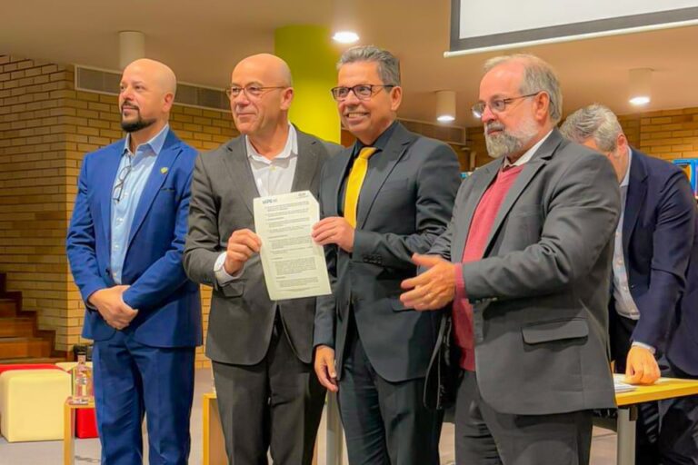 Uepg amplia internacionalização com acordo de dupla diplomação em Portugal