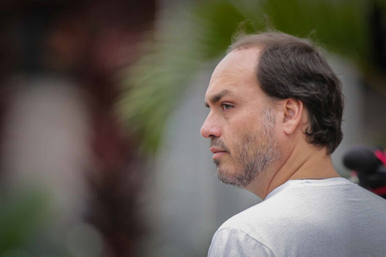 Carlos Bolsonaro cobra alinhamento do PL em defesa de Flávio Bolsonaro