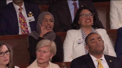 Deputada Ilhan Omar confronta Donald Trump em discurso polêmico