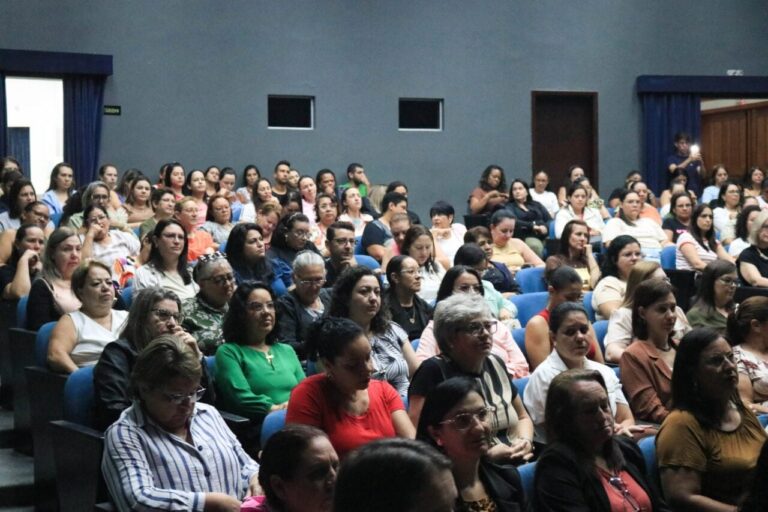 Professores de Tibagi recebem capacitação para início do ano letivo de 2026