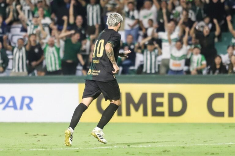 Coritiba enfrenta Chapecoense com dúvidas na escalação e ausência de Sebastián Gómez