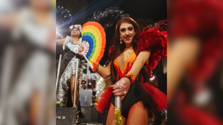 Bloco arco-íris movimenta feira do produtor em ponta grossa no carnaval 2026