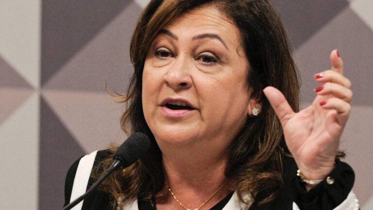 Katia abreu reforça o pt apoiando a reeleição de Lula em 2026