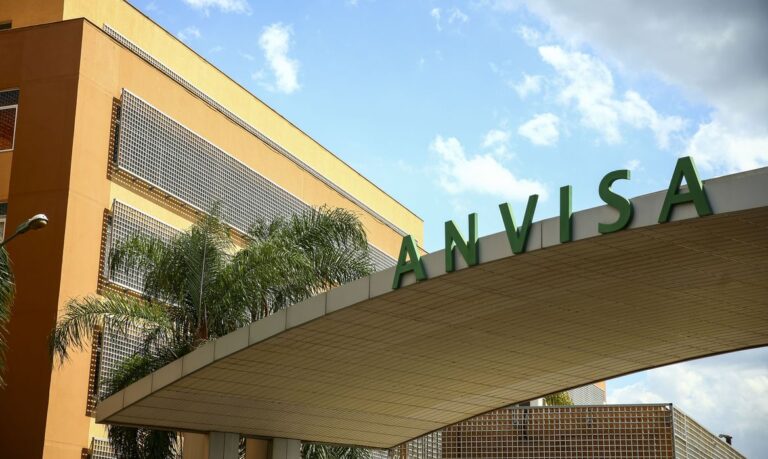 Anvisa autoriza uso do serplulimabe para câncer de pulmão de pequenas células
