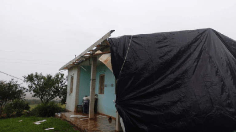 Ciclone extratropical provoca destelhamentos em três cidades do Rio Grande do Sul