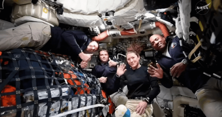 Astronautas da Artemis II enfrentarão interrupção nas comunicações durante sobrevoo lunar