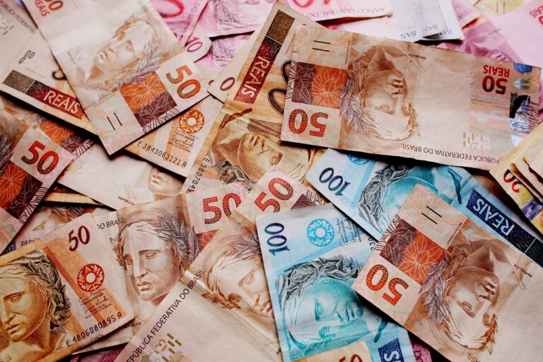União paga mais de 377 milhões em abril para quitar dívidas garantidas