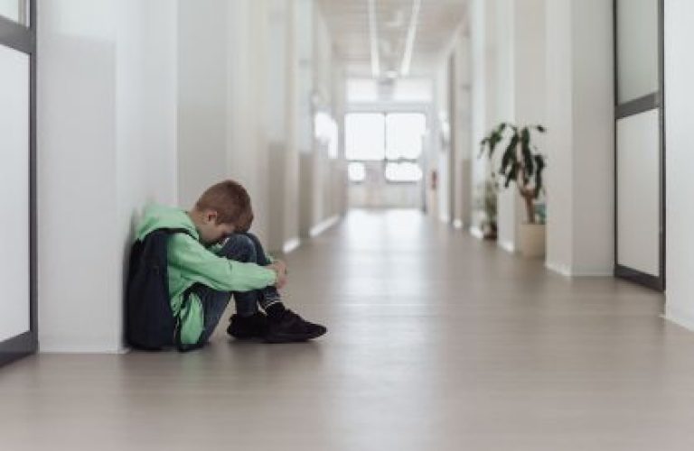 Especialistas indicam como identificar se seu filho sofre bullying na escola