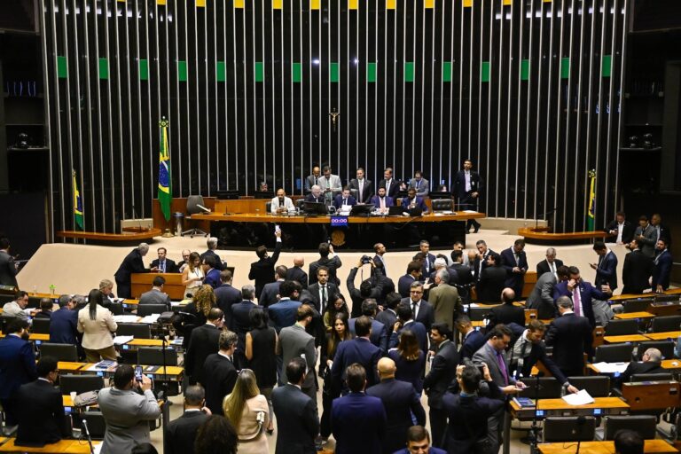Câmara dos Deputados reajusta verba de gabinete e cota parlamentar com base na inflação