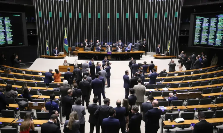 Câmara aprova projeto antifacção e reforça penas contra crime organizado
