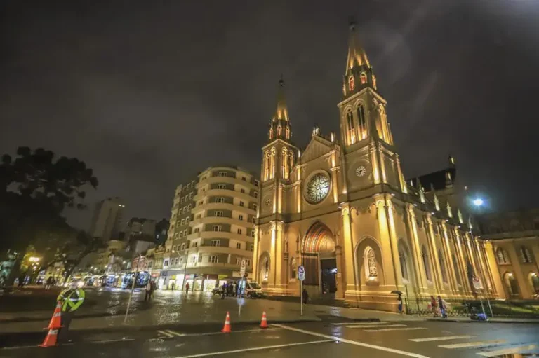 turismo religioso em Curitiba ganha rota oficial com 27 pontos históricos