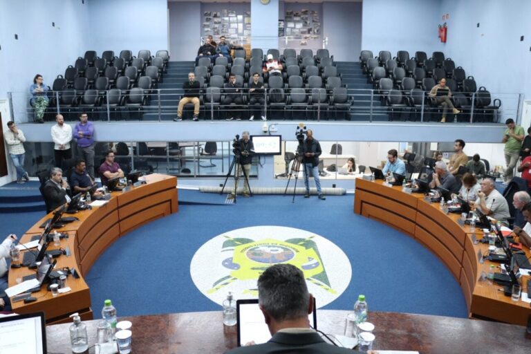 Vereadores de Ponta Grossa antecipam votação sobre extinção de cargos públicos