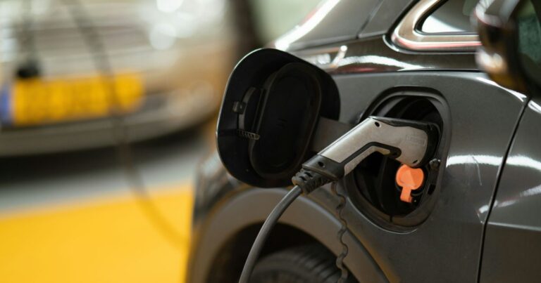 Guerra no Irã estimula expansão dos carros elétricos na Ásia