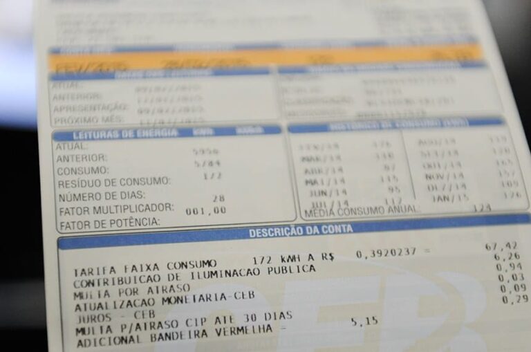 Governo Lula amplia desconto social e beneficia milhões com luz mais barata