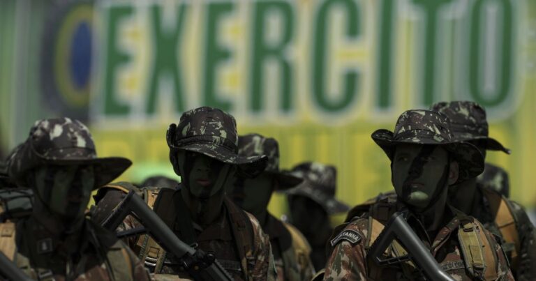 militares presos pelo exército após condenação na trama golpista