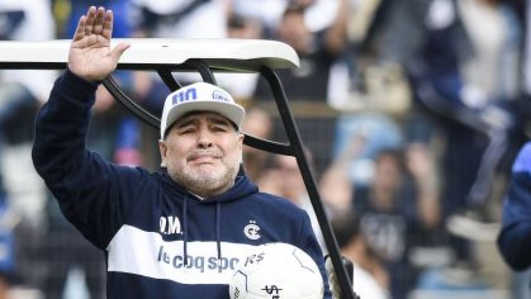 Justiça da Argentina retoma julgamento da morte de Diego Maradona