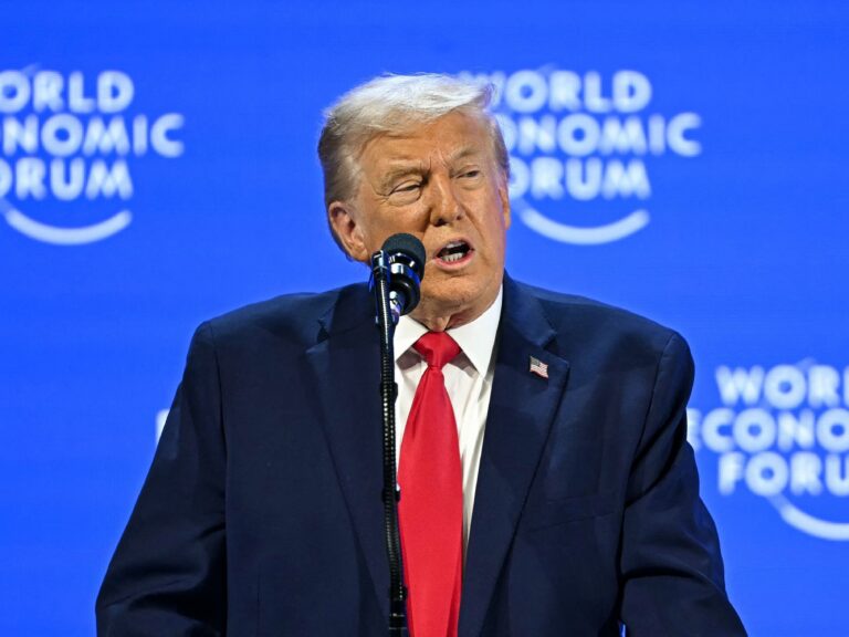 Trump manifesta interesse em taxa de juros mais baixa e delega decisão ao chair do Fed