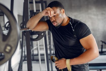 Treinar com dor pode comprometer seus resultados na academia