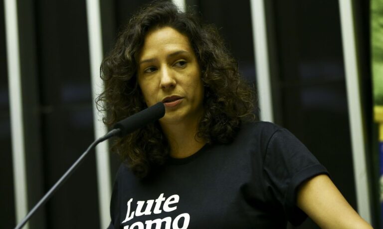 Justiça do Rio determina indenização à viúva de Marielle Franco